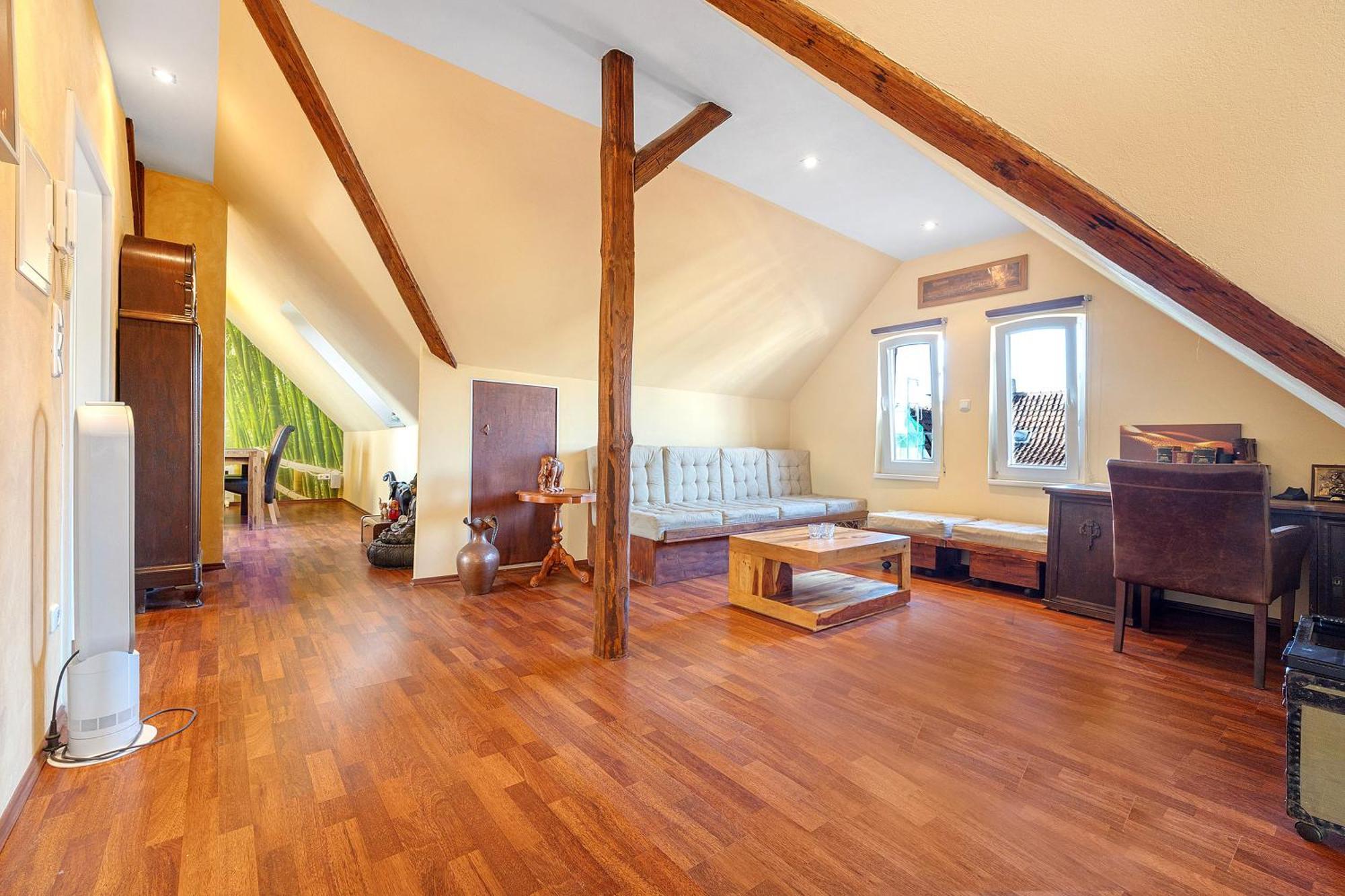 Apartment Dachgeschosswohnung Wohllebe *